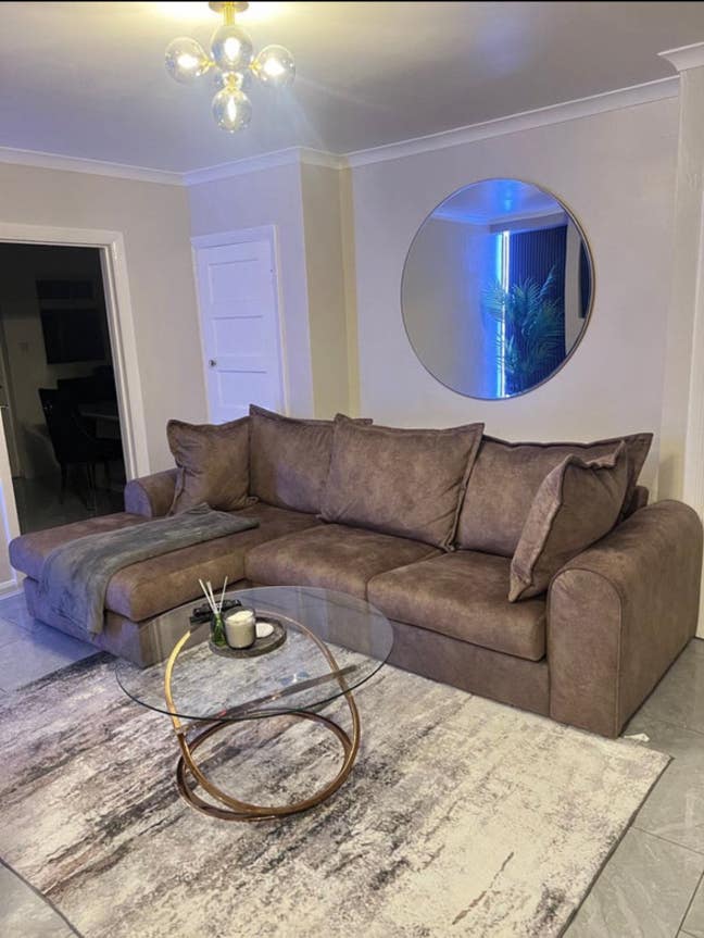 Cozy Small Double Room in Modern 3-Bed Semi-detac Main Photo