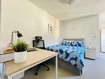 Student Studios, modern and private near UNIs Main Photo