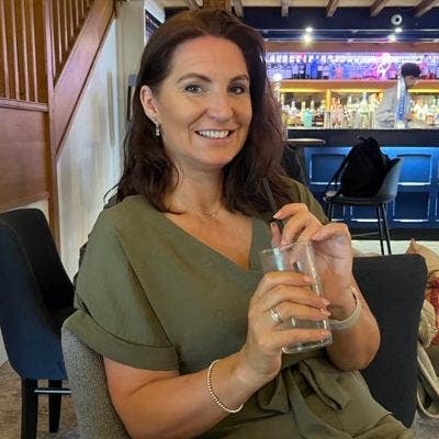 Professional female - room wanted  Main Photo