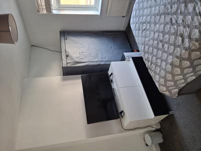 Spacious double room with loads of storage in Hinc Main Photo