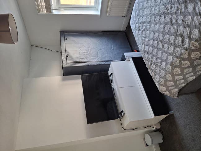 Spacious double room with loads of storage in Hinc Main Photo