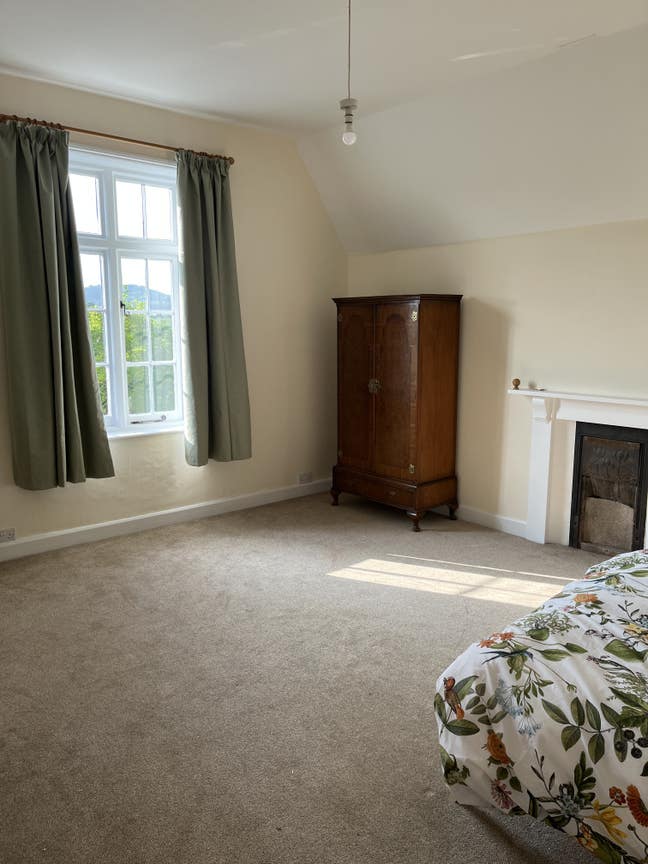 Large double room available in country house Main Photo