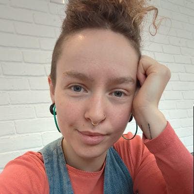 Professional seeks a double room Main Photo