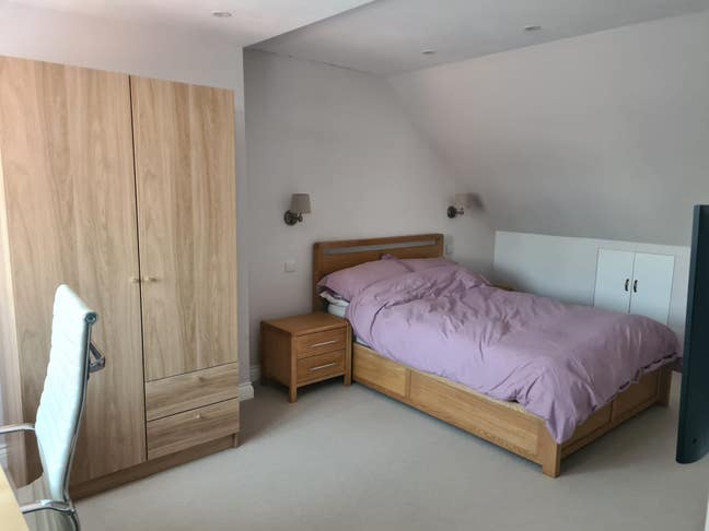 Beautiful, spacious, newly rennovated ensuite Main Photo