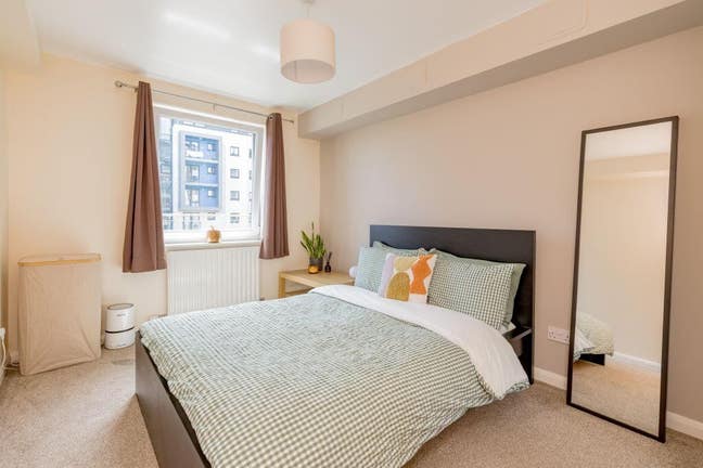 Double bedroom, own bathroom, parking Main Photo