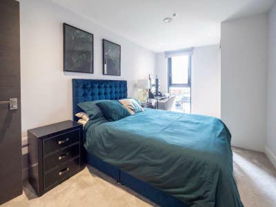 SHORT TERM city centre large room + en suite  Main Photo