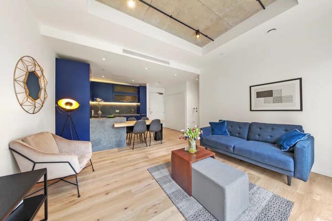 One Bedroom Flat on London City Island  Main Photo