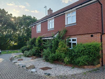 Double room with own bathroom available in Horsham Main Photo
