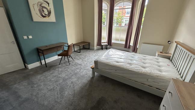 Large Double En-Suite Rooms Main Photo