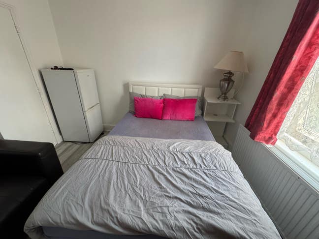 Lovely one bedroom in a flat share Main Photo