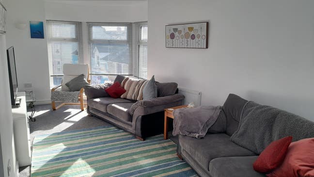 Contractor friendly serviced spacious coastal home Main Photo
