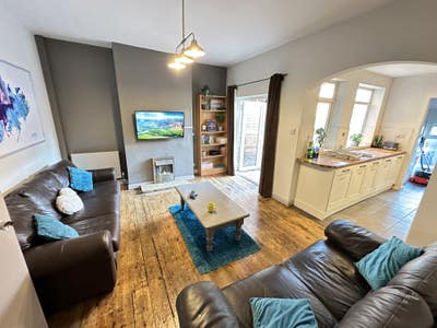 4 Bedroom Student House - individual rooms to let  Main Photo