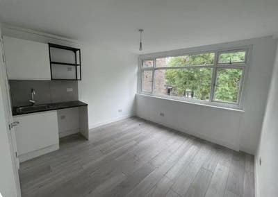 Exceptional Large Studio with En-suite Main Photo