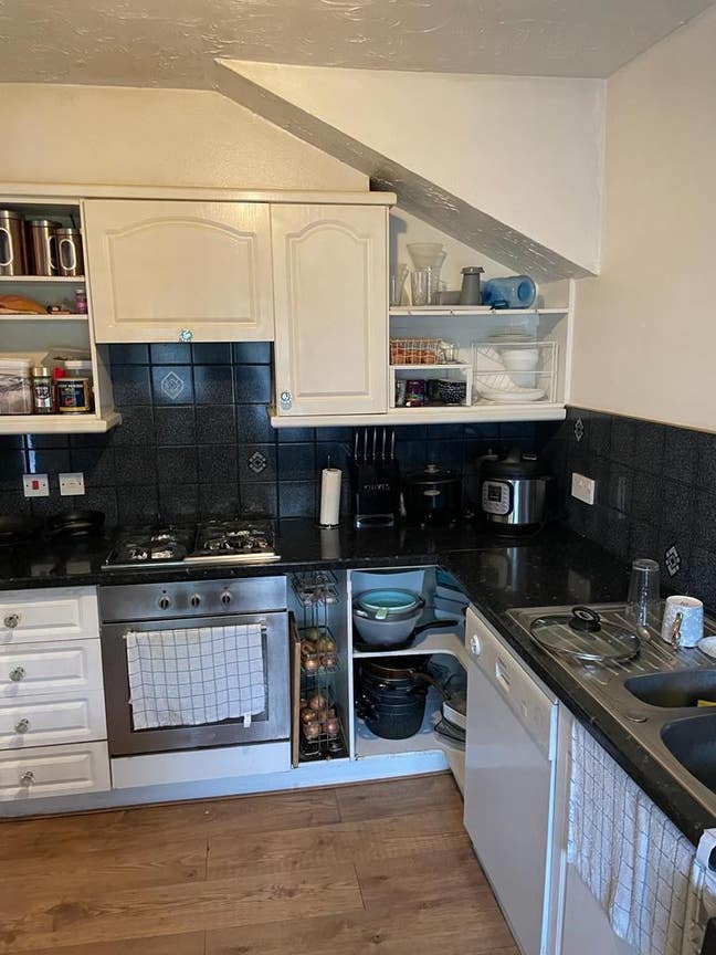 Spacious 4 Bedrooms House@RM6 4FJ/Goodmayes Main Photo