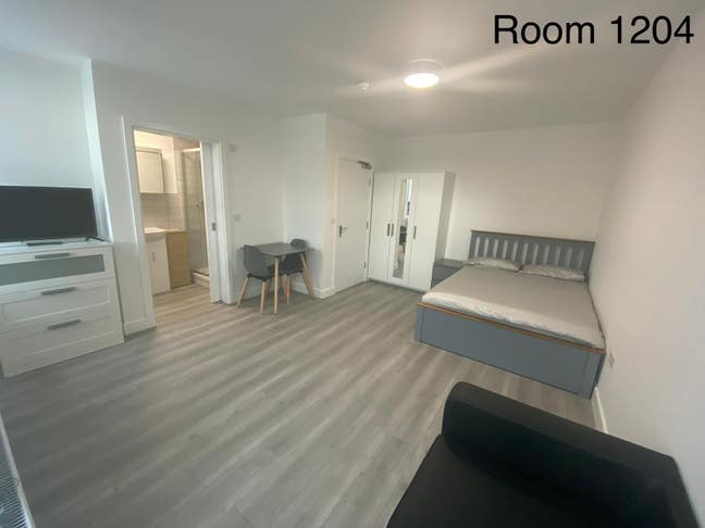  1204 Luxury Large Double En-suite in Town  Centre Main Photo