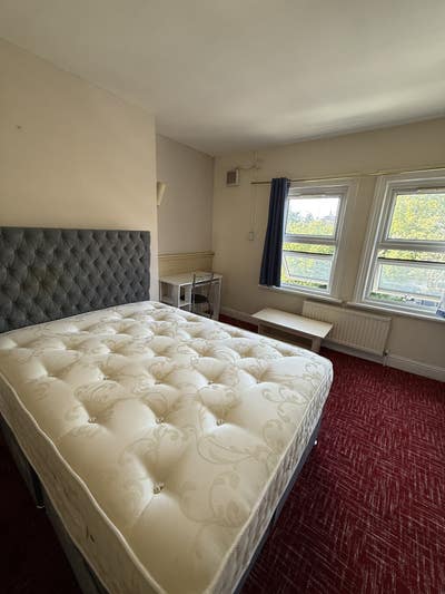 &pound;1000: Very very large room to rent immediately  Main Photo