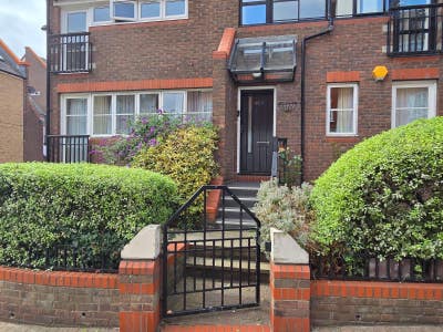 Amazing 1 bed flat next to river, own entrance  Main Photo