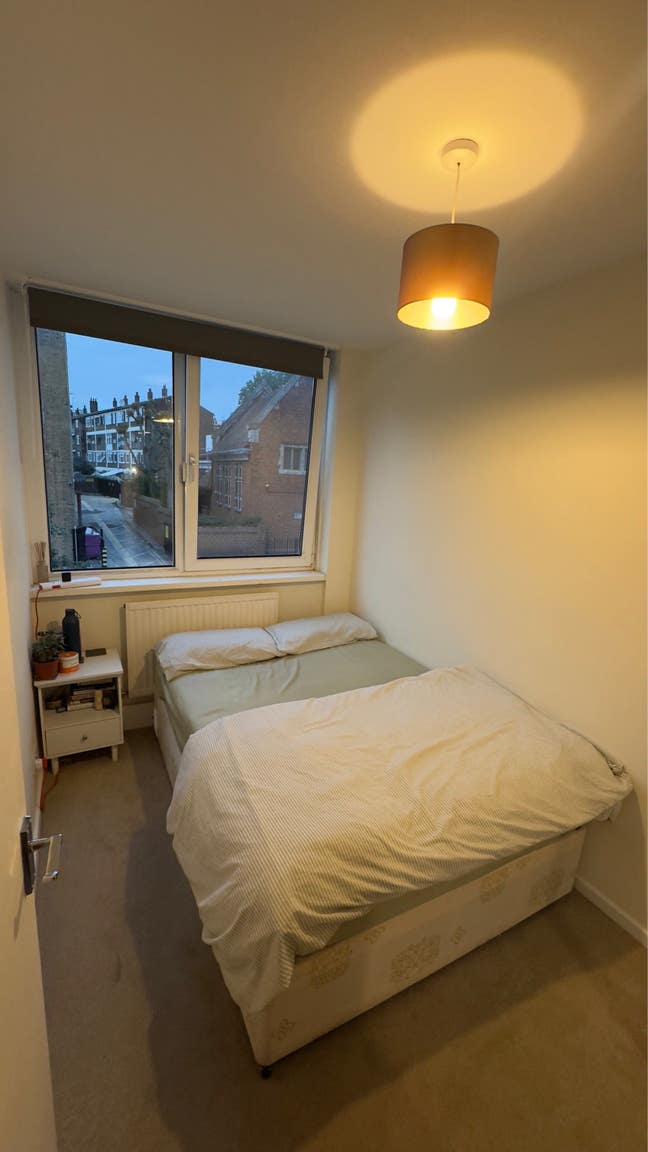 Single room available immediately in Canary Main Photo