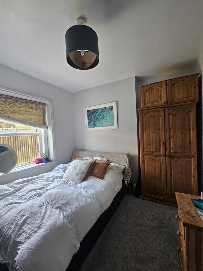 Double room with its own Parking / Charlton Kings  Main Photo