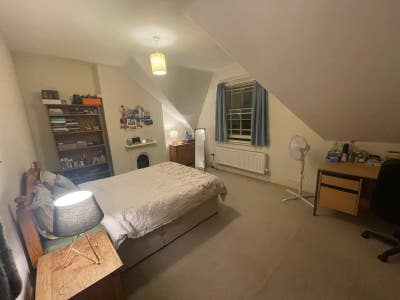 Cozy double bedroom available in Jericho Main Photo