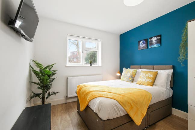 Acton 76 - Beautiful Home & Garden *PRICE OFFER* Main Photo