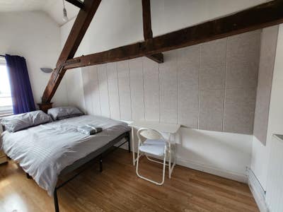 Room 1 “Spacious Double Room" – All Bills included Main Photo