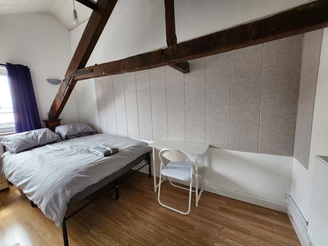 Room 1 “Spacious Double Room" – All Bills included Main Photo