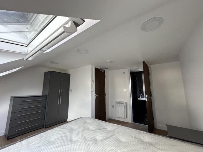 1 double and spacious room for rent  Main Photo