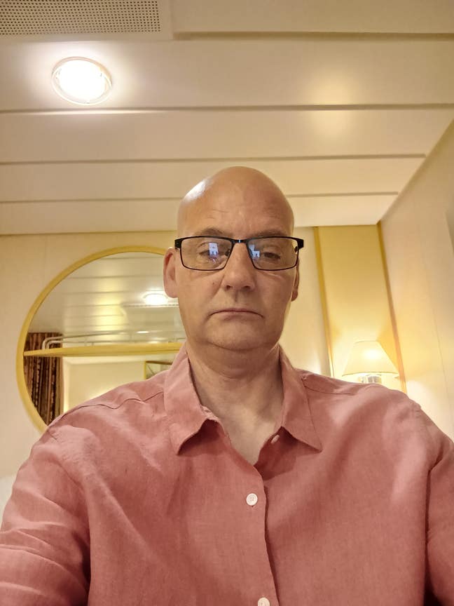 Gentleman requiring a room Main Photo