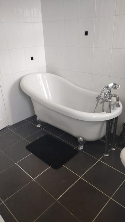 Modern single room for a professional female Main Photo