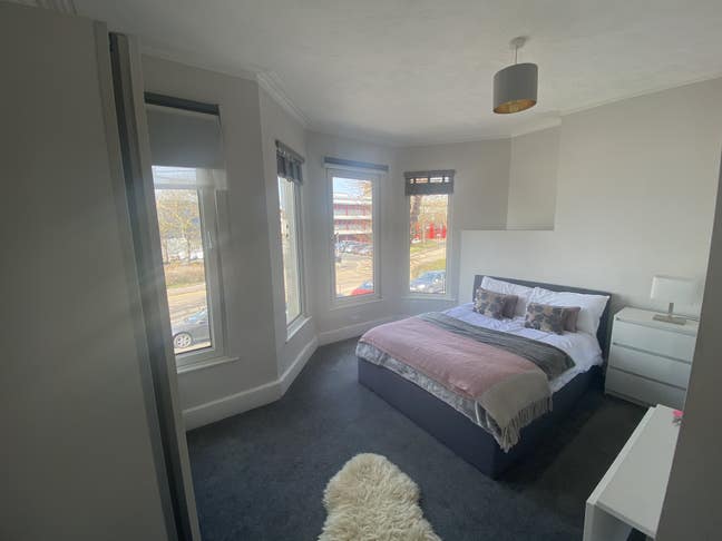  Refurbished Home Close to Amenities & Station Main Photo