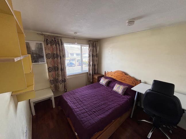 Lovely Double Room. Bills inc, Live Out Landlord Main Photo