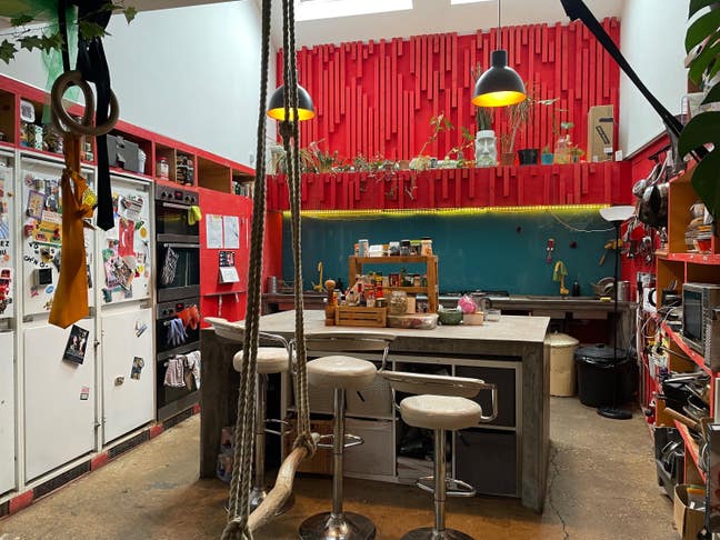 2 rooms available in lovely Harringay warehouse  Main Photo