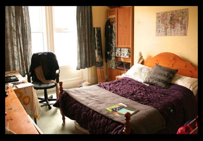 Looking for a third female flatmate  Main Photo
