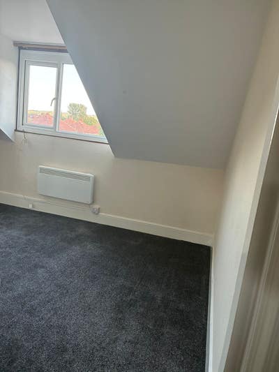 Spacious 2-Bedroom Flat in Prime BS23 Location Main Photo