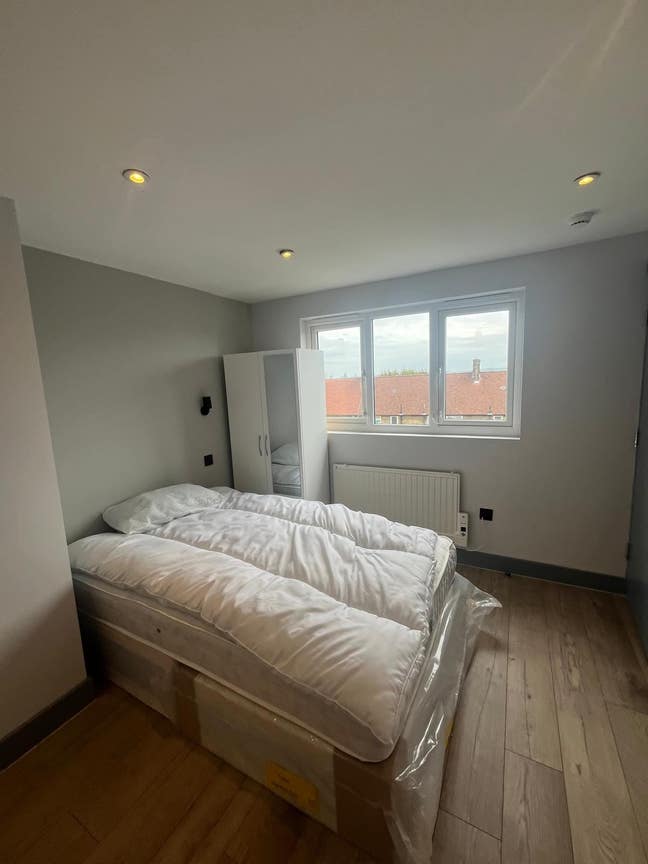 Stunning New Refurbished Room - Just Done Up New Main Photo
