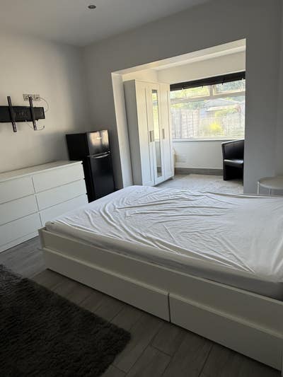 Spacious Double Room, Females Preferred  Main Photo