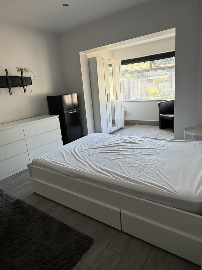 Spacious Double Room, Females Preferred  Main Photo