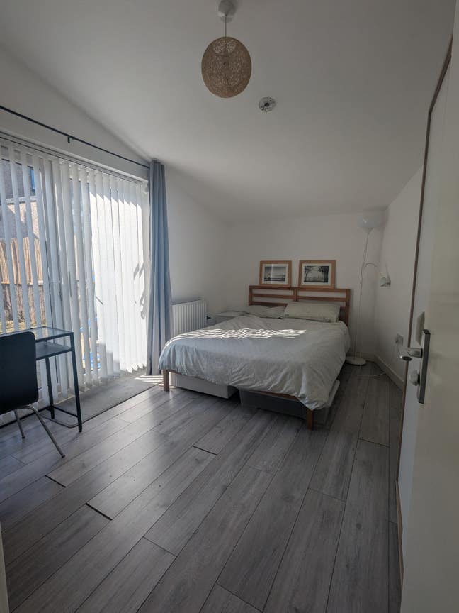 Ensuite Double Room in a Shared House Main Photo