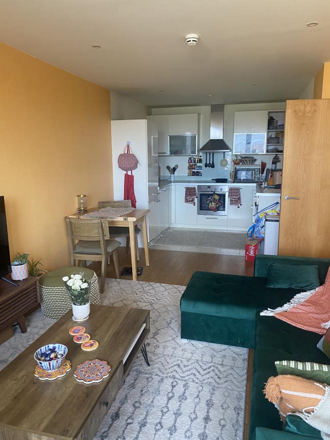 Spare room in Manchester flat with balcony Main Photo