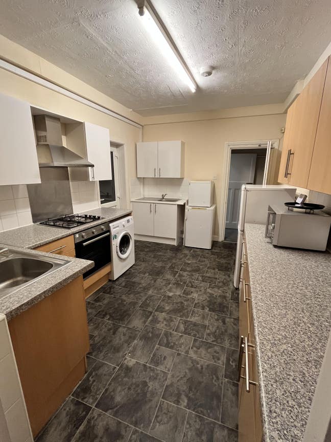 Double Rooms For Rent Heathwood Road Main Photo