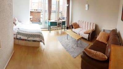 Large room with balcony by Old street - N1 Main Photo