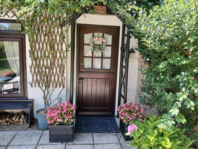Cosy 1 bed cottage in lovely grounds. Bills Inc. Main Photo