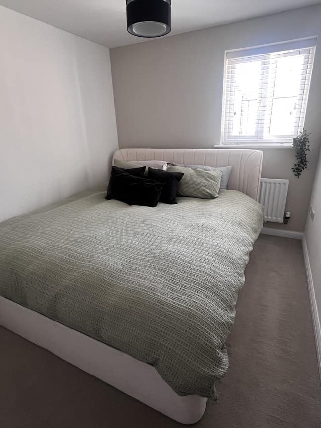 Double room to rent - newly decorated flat Main Photo