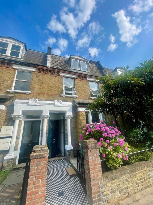 Spacious Room in Hampstead Heath House – Short Let Main Photo