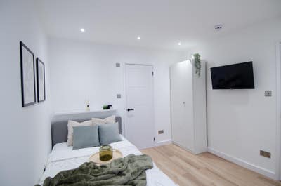 Lovely Ensuite  Room  PO2 Main Photo