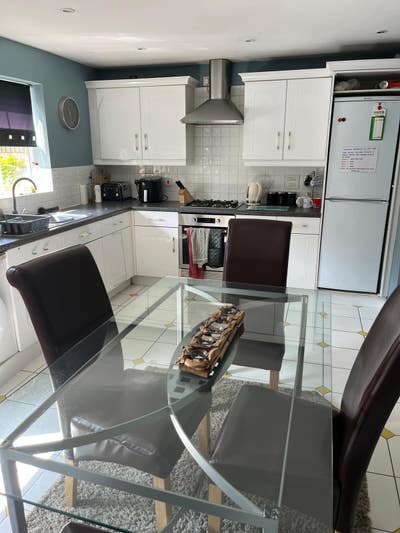 Double Room in a clean professional 3 Storey House Main Photo