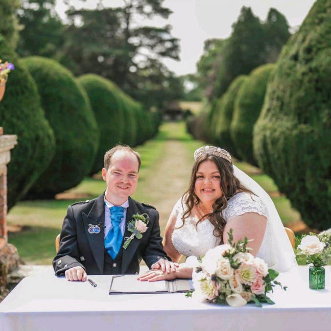 Room needed by professional couple Main Photo