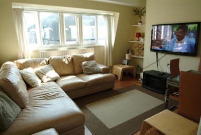 Great double bedroom in Earlsfield, near station  Main Photo