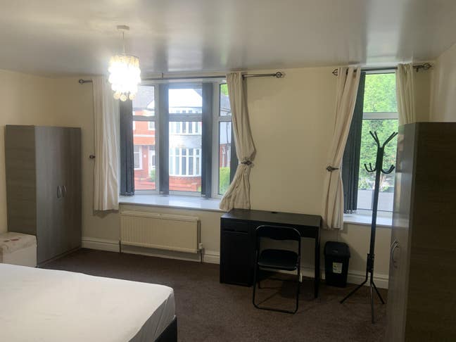 Large Bedroom, All bills included Main Photo